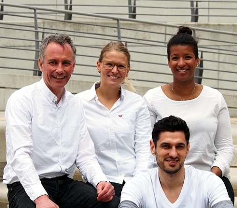 Eckhardt Events-Team vor dem Firmensitz in der Hamburger Hafencity