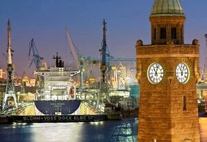 Hamburger Hafen, Blick in ein Dock