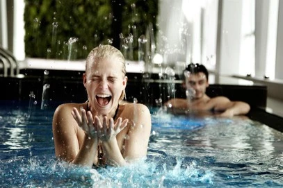 Wellness als entspannender Teil eines Incentives Mitarbeiterin im SPA eines Tagungshotels
