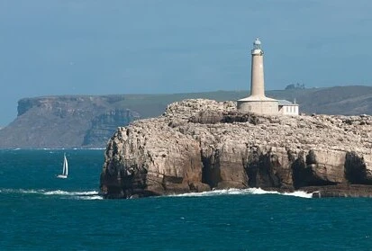 Nordspanien: Leuchtturm an der Atlantikküste