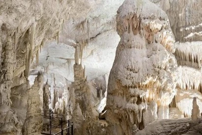Die Höhle von Postojna: Sightseeing für Incentivegruppen Ein großer "Saal" in der slowenischen Höhle von Postojna