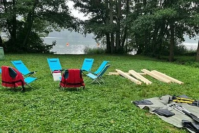 Location für ein Outdoor Training mit Floßbau